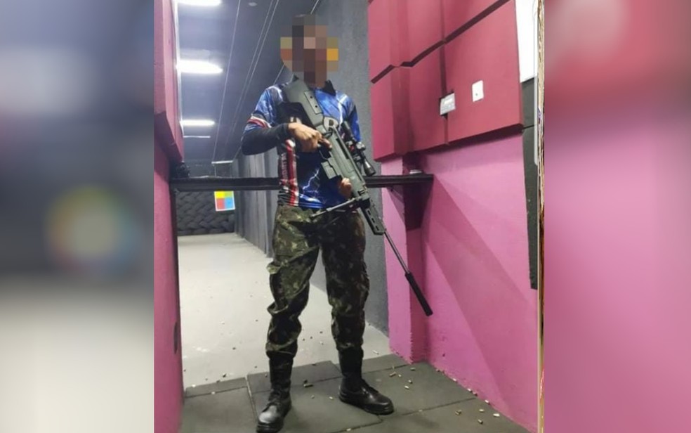 Suspeito de golpe com falsas empresas financeiras exibe arma em rede social — Foto: Polícia Civil/Divulgação