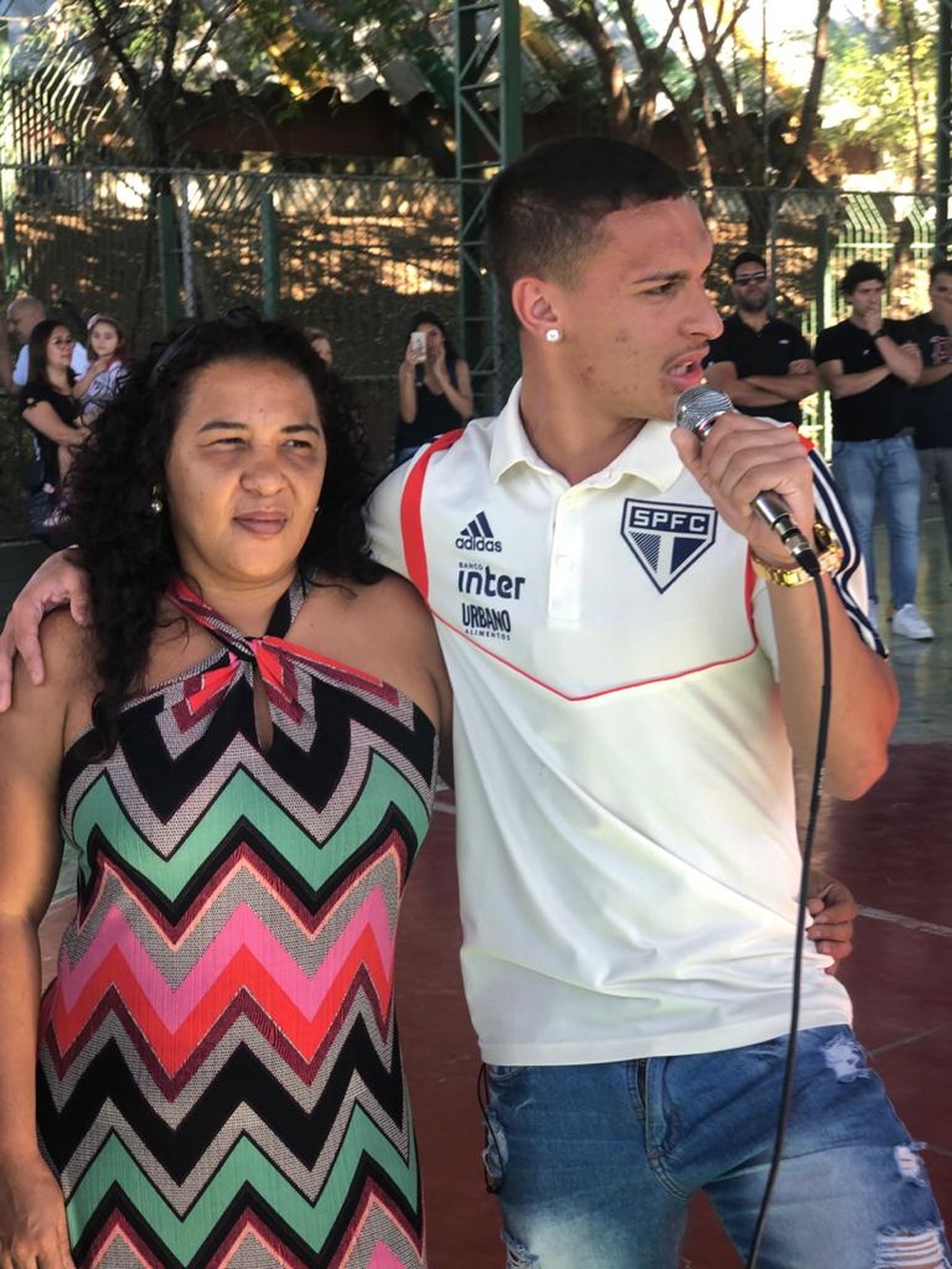 Antony manda recado no Dia das Mães: 