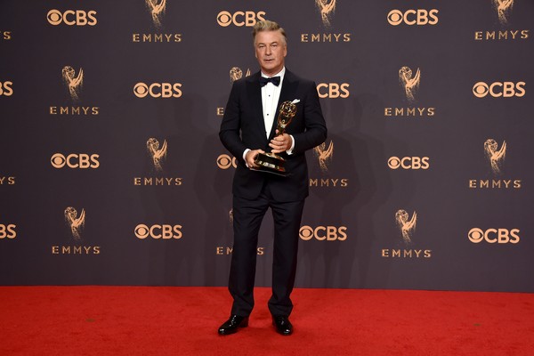 Alec Baldwin por sua interpretação de Donald Trump e  levou o Emmy de Melhor Ator Coadjuvante em Série de Comédia (Saturday Night Live) (Foto: Getty Images)