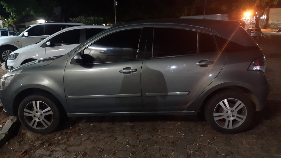 Carro roubado foi recuperado pela Polícia Militar em Natal — Foto: Sérgio Henrique Santos/Inter TV Cabugi