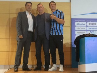 Grêmio surpreende e volta da pausa da Copa com reforços