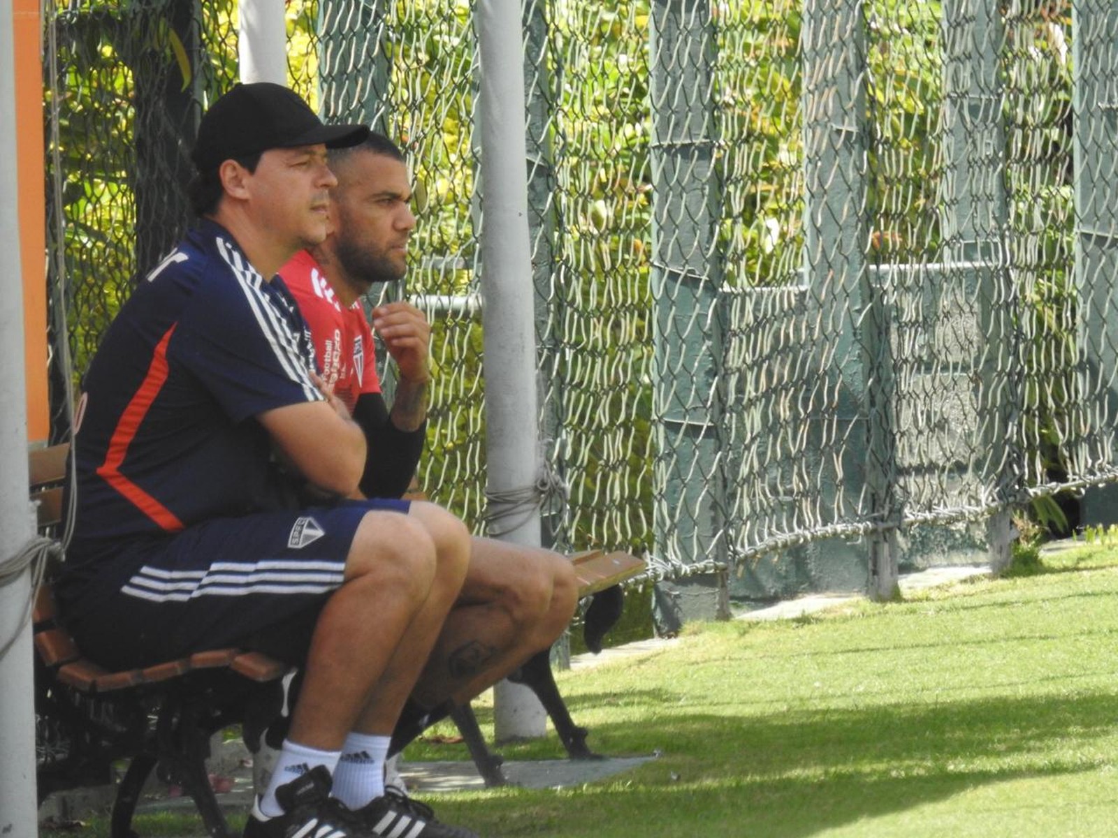 Fernando Diniz explica função de Daniel Alves no São Paulo: 