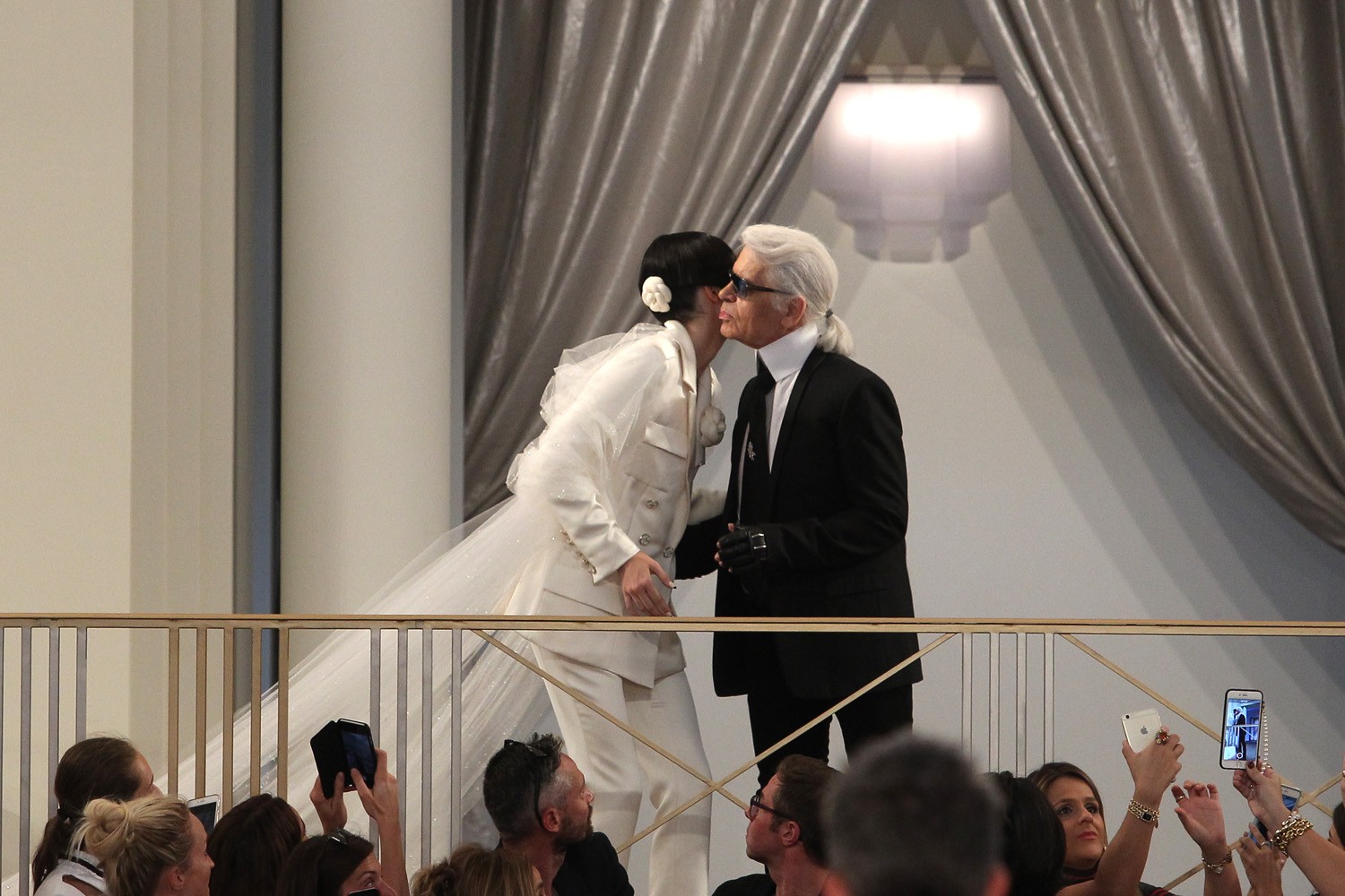 Kendall Jenner e Karl Lagerfeld (Foto: Antonio Barros)