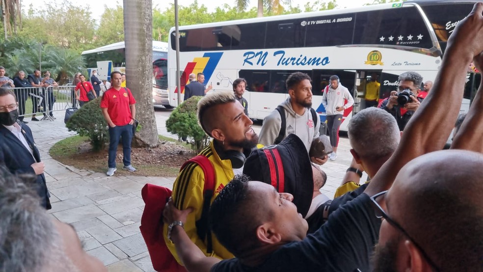 Vidal foi bastante gritado pelos torcedores do Flamengo &mdash; Foto: Fred Huber