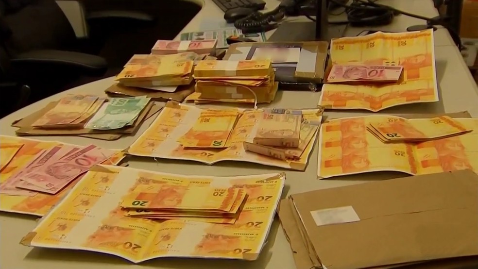 Homem Ã© preso com R$ 30 mil em notas falsificadas â Foto: ReproduÃ§Ã£o/TV TEM