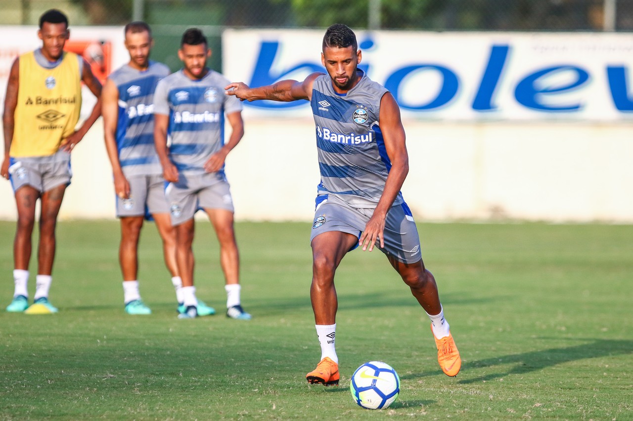 Michel e Paulo Victor valorizam chance para time reserva do Grêmio: Preparados