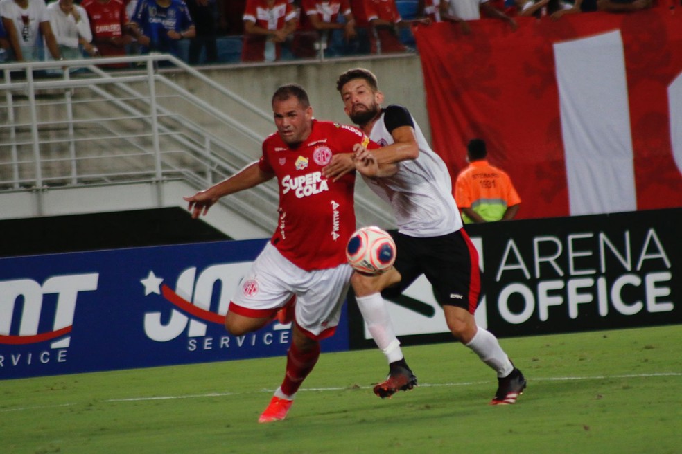 Wallace Pernambucano marca duas vezes em vitória rubra — Foto: Canindé Pereira/América FC