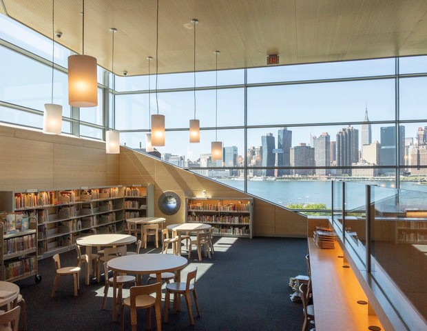 Biblioteca inaugurada na beira de rio em Nova York é um novo espaço para a comunidade (Foto: Paul Warchol)