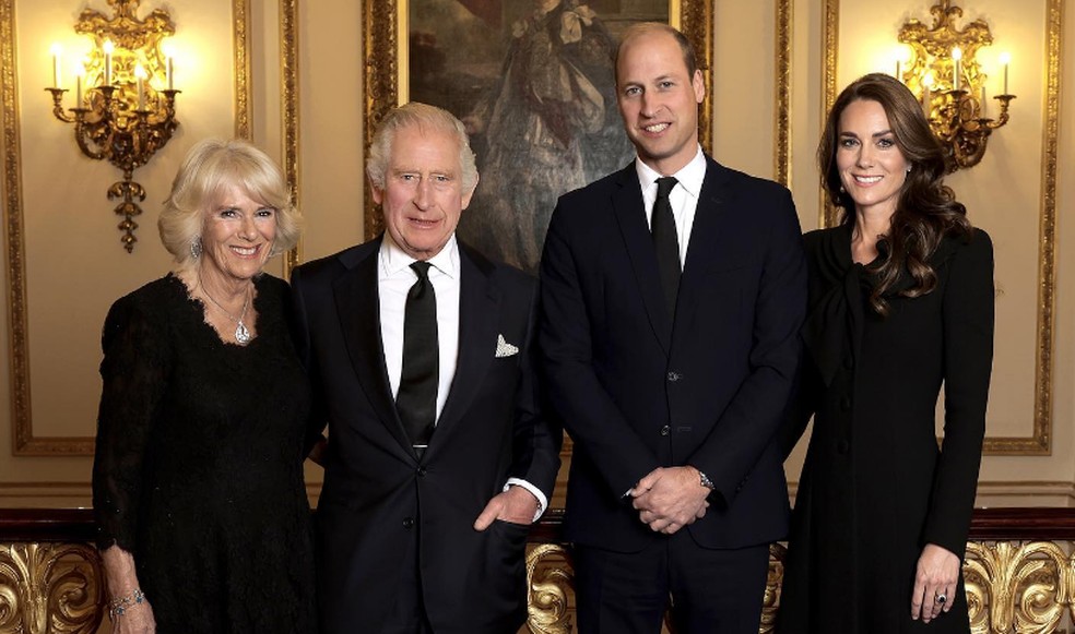 Foto da família real, a primeira do rei Charles III — Foto: Divulgação/Instagram theroyalfamily 