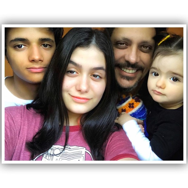 Lucio Mauro Filho posta foto com os três filhos (Foto: Reprodução/Instagram)
