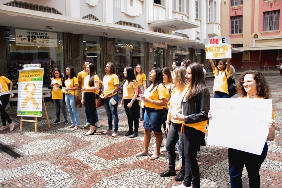 Assim como em 2018, estudantes do curso de Psicologia do Machado Sobrinho voltarão ao Calçadão para conscientizar sobre o 'Setembro Amarelo' — Foto: Daniele Rangel/Arquivo pessoal