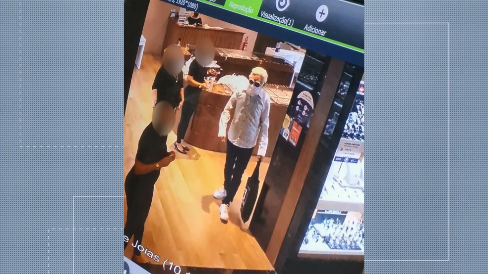 Suspeito usou disfarce de idoso para tentar assaltar loja em shopping de Vila Velha — Foto: Reprodução/TV Gazeta