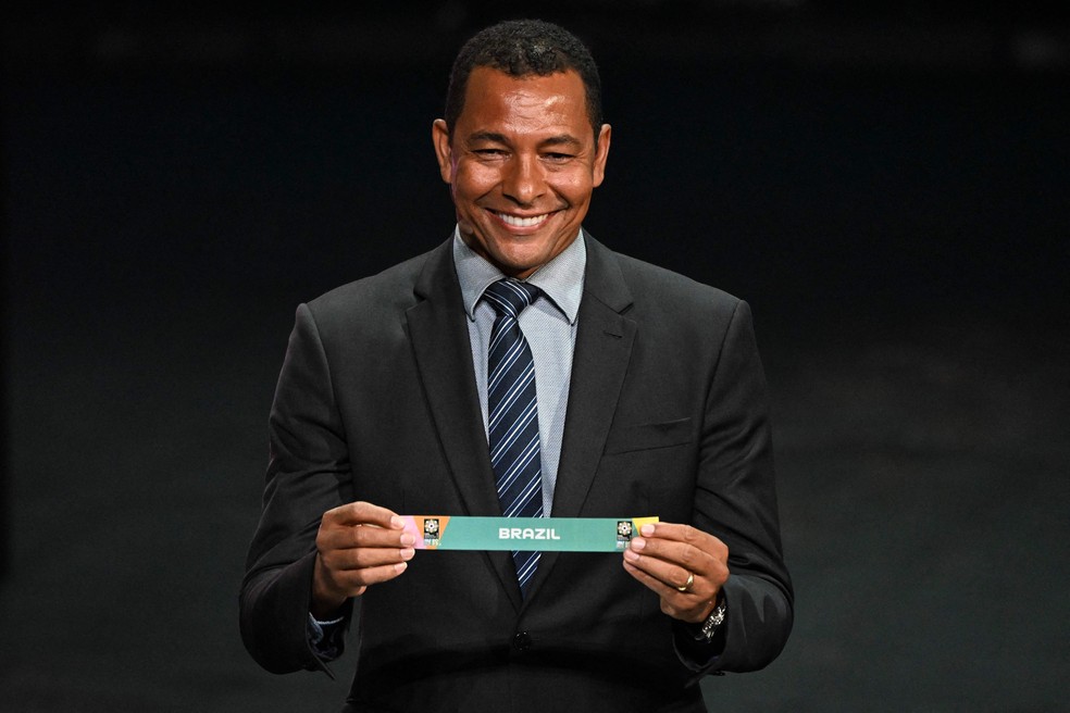 Gilberto Silva participou do sorteio da Copa do Mundo feminina de 2023  — Foto: AFP