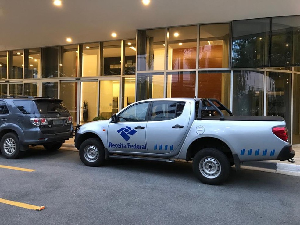 Agentes da Receita Federal cumprem mandados na Operacao Fake Money -- Foto: Receita Federal/Divulgacao