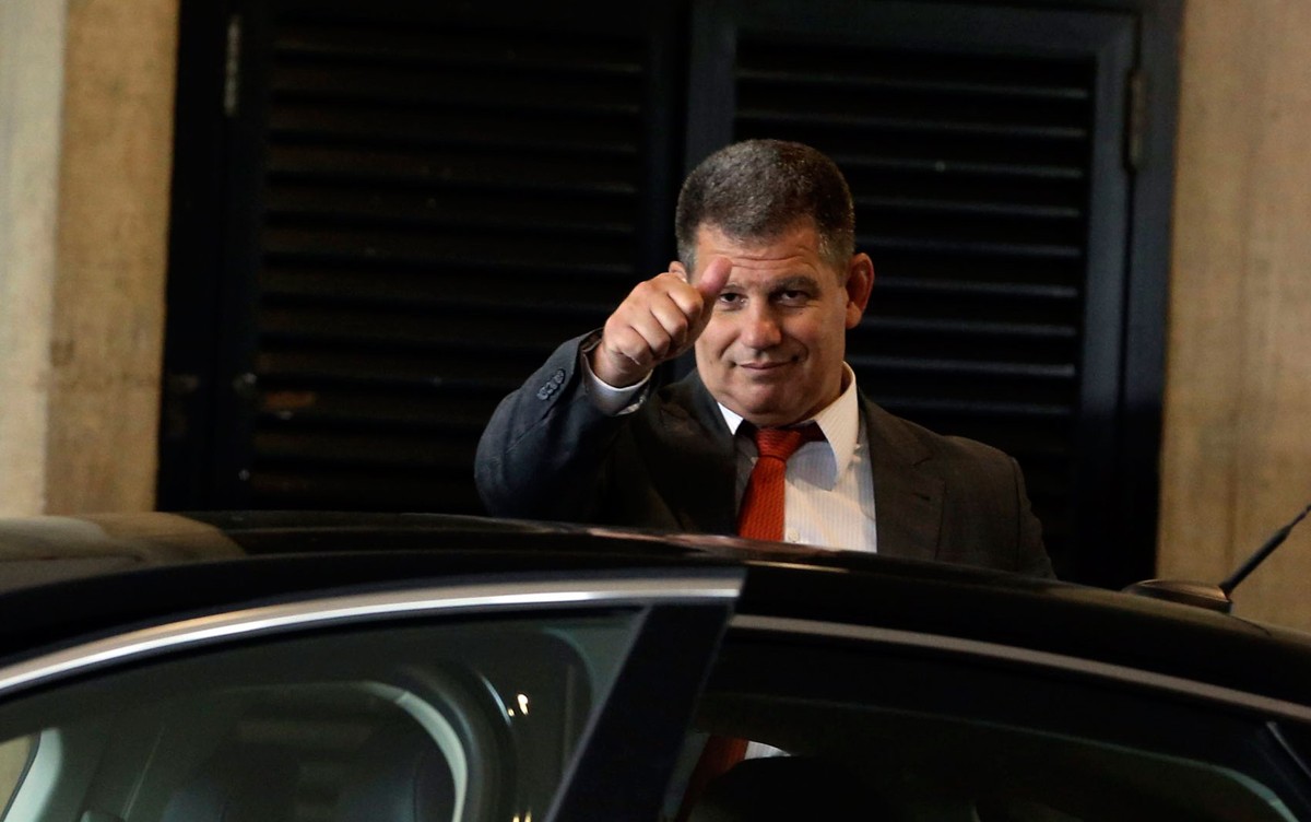 Para tentar estancar crise, Bolsonaro grava vídeo com elogios a Gustavo Bebianno