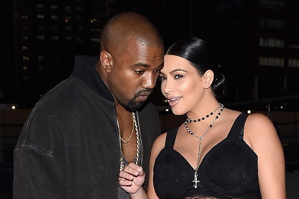 Kanye West e Kim Kardashian durante um evento em Nova York (Foto: Getty Images)