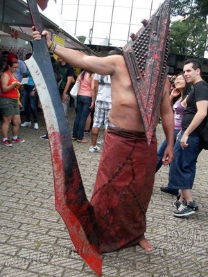 Silent Hill (filme) cena do Pyramid Head 