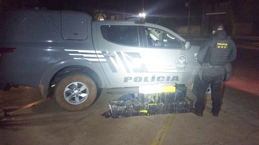 Motorista de prefeitura de Paraguaçu Paulista é preso com drogas em carro oficial em Naviraí — Foto: DOF/Divulgação