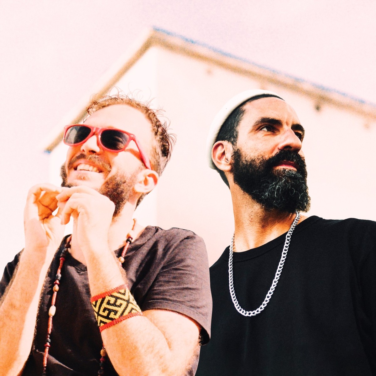 Luiz Gabriel Lopes vira Luizga e se ao francês Izem em EP |  Weblog do Mauro Ferreira