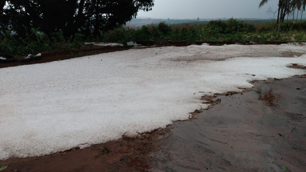 Chuva com granizo em Campos Altos em 25 de setembro de 2021 — Foto: Reprodução/Redes Sociais