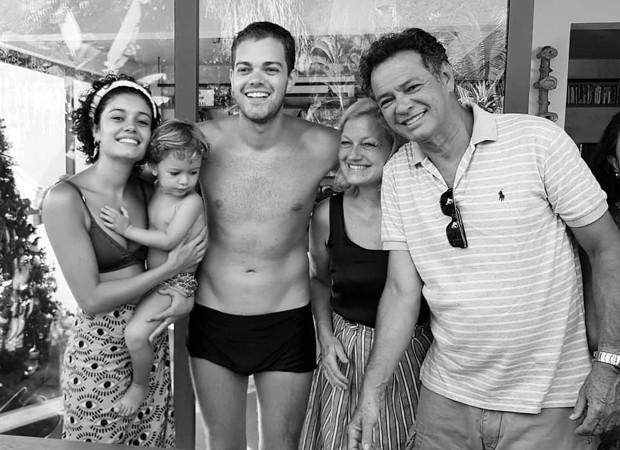 Sophie com o filho, Otto, o irmão, Angelo, e os pais, Renate e Mário (Foto: Reprodução/Instagram)