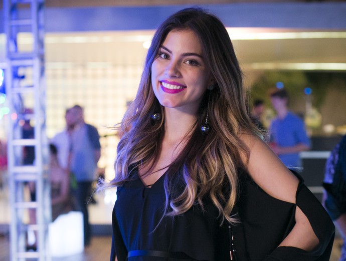 Camila foi de all black, que sempre cai bem (Foto: Raphael Dias/Gshow)