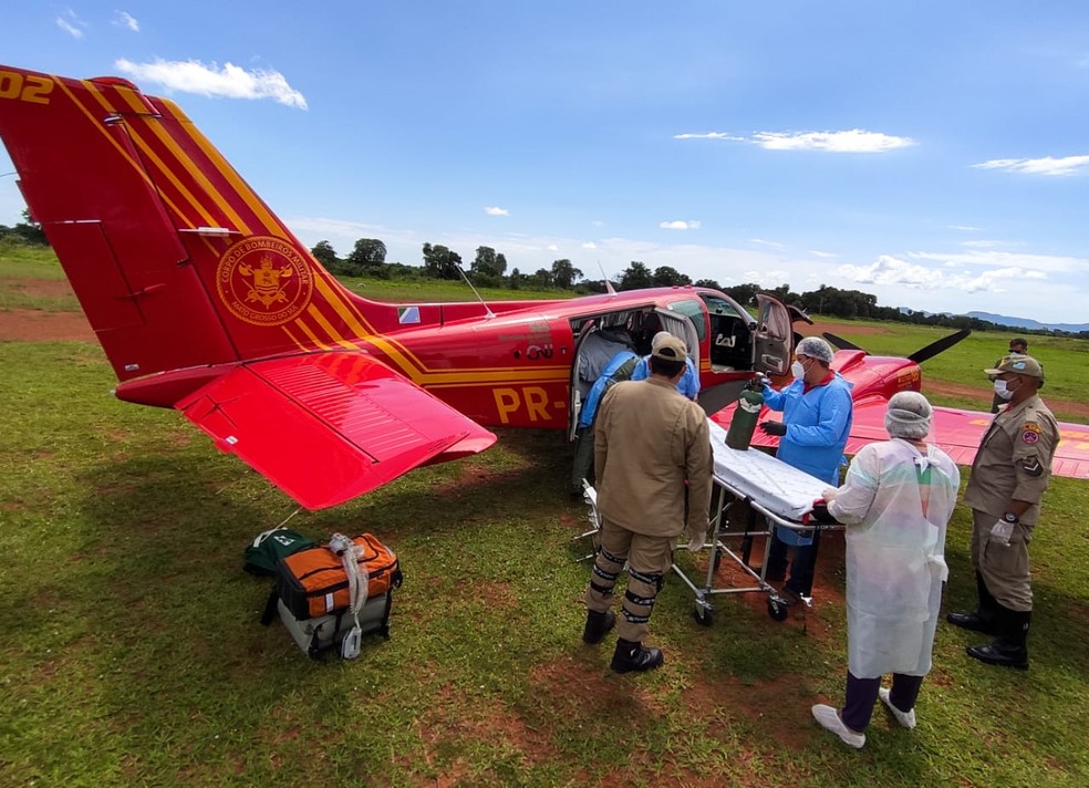 Paciente foi transferido da UTI aérea do Corpo de Bombeiros — Foto: Corpo de Bombeiros/Divulgação
