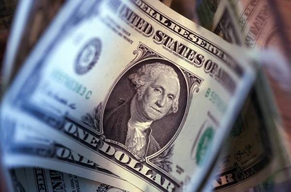 Bolsa recua com peso de Petrobras e deflação em agosto no radar; dólar vai a R$ 5,65