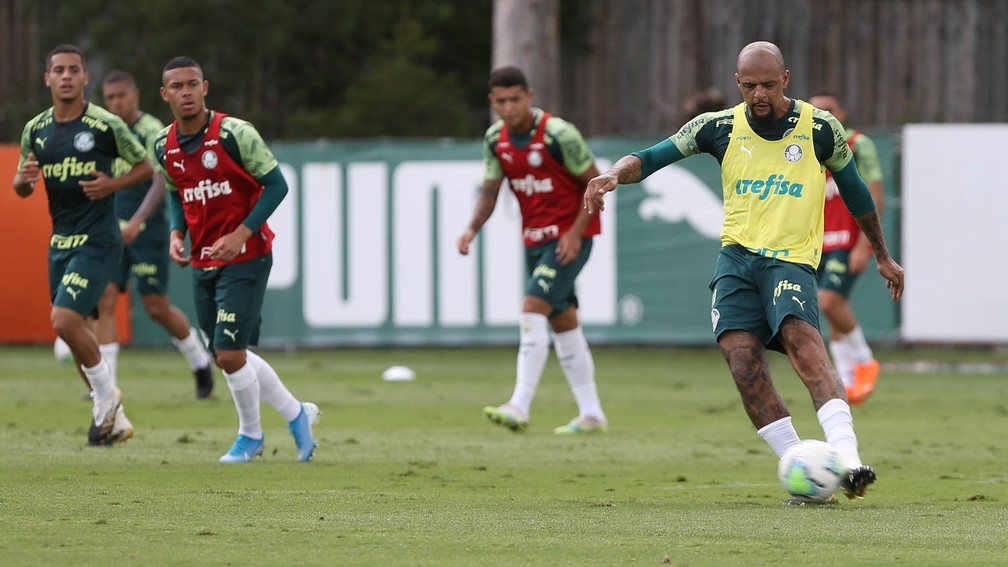 Com Felipe Melo em campo, Palmeiras inicia preparação para o Dérbi; veja provável time