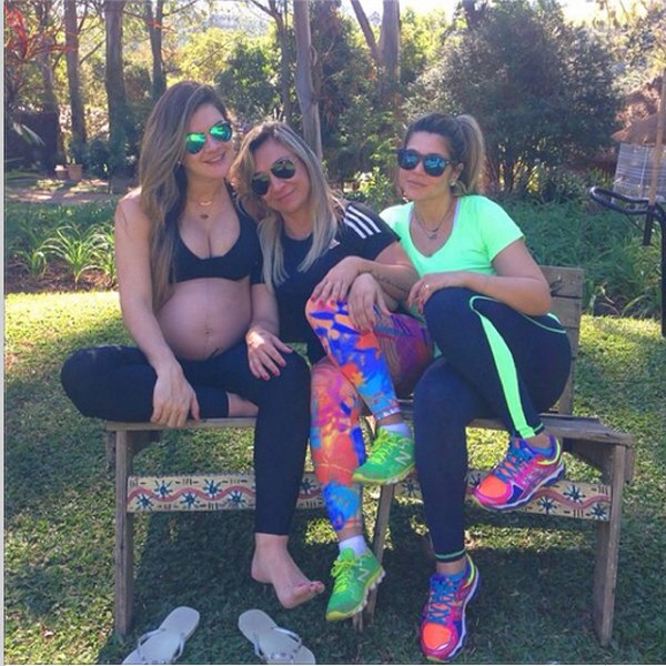 Dani Souza posou ao lado da amiga Mirella Santos (Foto: Reprodução/Instagram)