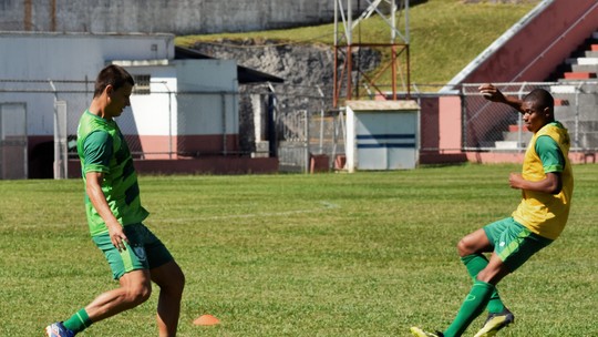 Givanildo Oliveira não poupa jogadores e deve escalar 