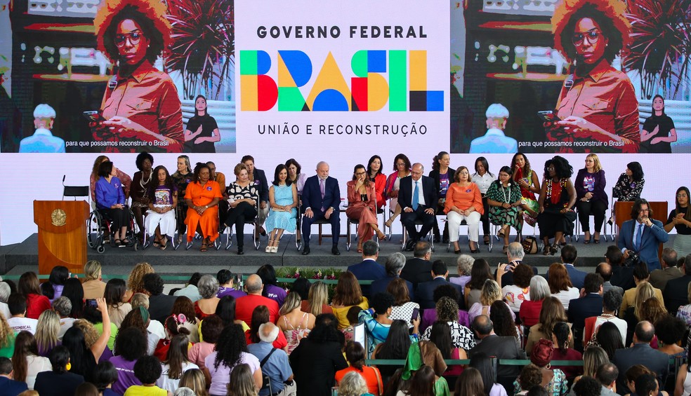O presidente da República, Luiz Inácio Lula da Silva (PT), participa da cerimônia de celebração do Dia Internacional da Mulher no Palácio do Planalto, em Brasília (DF), nesta quarta-feira, 8 de março de 2023. — Foto: WILTON JUNIOR/ESTADÃO CONTEÚDO