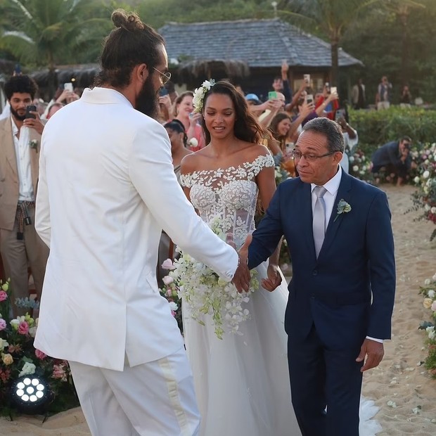 Lais Ribeiro se casa com o ex-jogador da NBA Joakim Noah em Trancoso (Foto: Reprodução/ @eukaweddings)