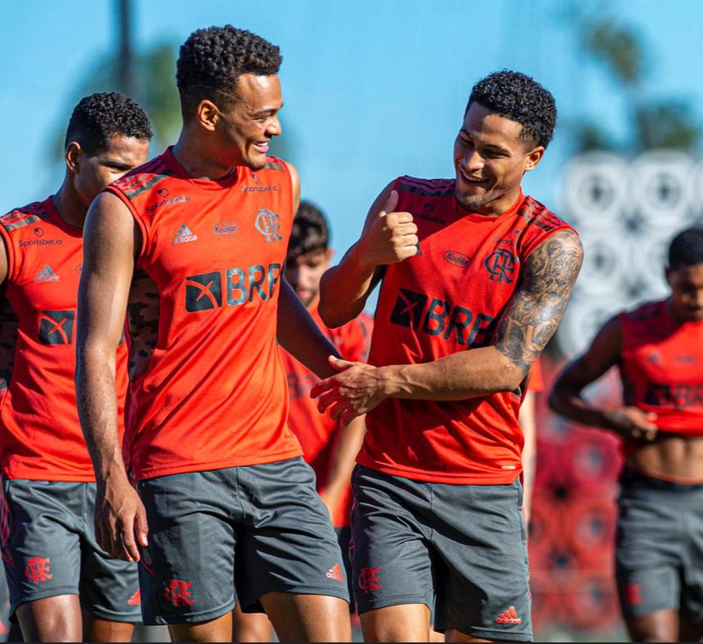 João Gomes e Rodrigo Muniz no treino do Flamengo — Foto: Alexandre Vidal/Flamengo