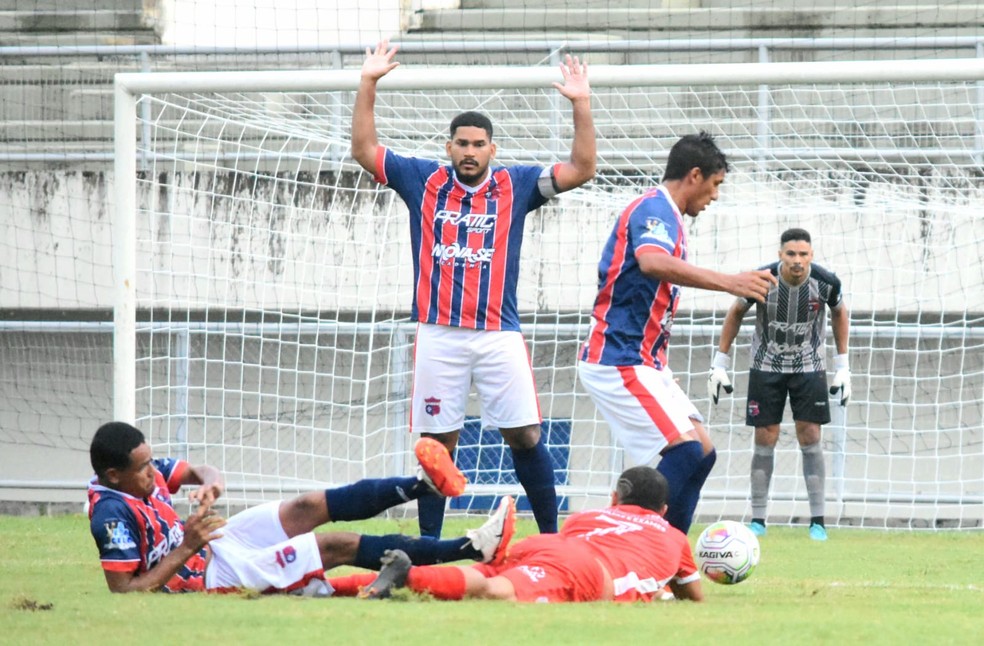 Zagueiro Diego (braços erguidos) foi vice-campeão acreano com São Francisco nesta temporada — Foto: Manoel Façanha/Arquivo Pessoal