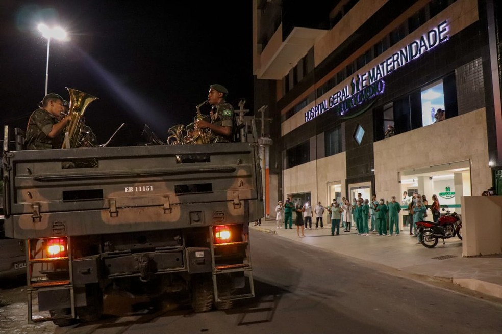 Banda do exército levou música para os hospitais de Petrolina — Foto: Divulgação 