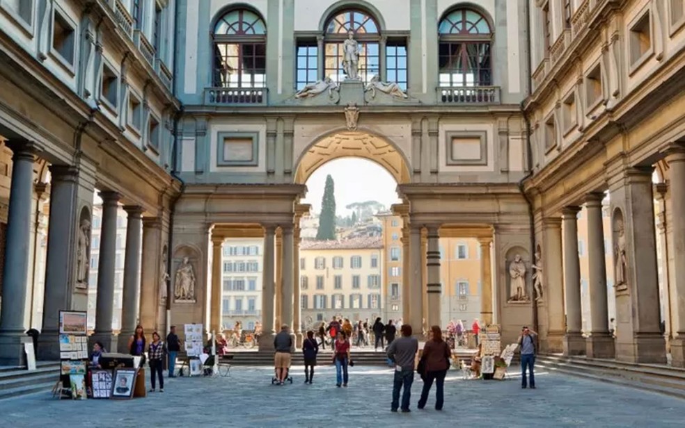 O fascínio exercido pelas obras de arte florentinas pode causar sintomas de mal-estar entre os visitantes — Foto: Sylvain Sonnet/Getty Images/BBC