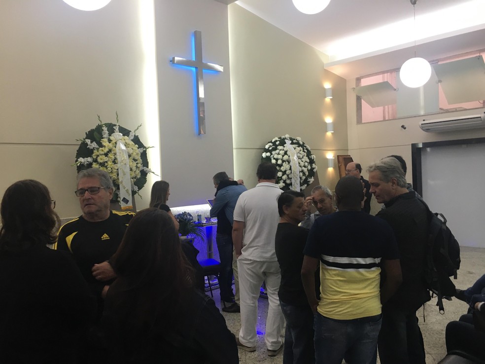 Músico é velado no Memorial Duas Pedras — Foto: Juliana Scarini/G1