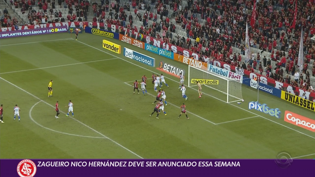 Nico Hernndez chega a Porto Alegre para realizar exames e assinar contrato com o Inter