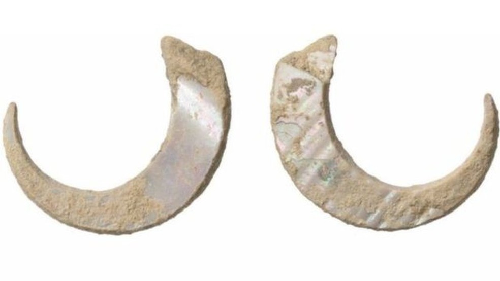 Os primeiros ganchos criados por seres humanos datam de 23 mil anos atrás e são considerados um marco no desenvolvimento tecnológico (Foto: BBC)