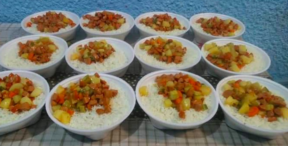 Grupo De Voluntarios Comemora Entrega De Mais De Mil Quentinhas Em Comunidades Do Rj Durante Pandemia Rio De Janeiro G1 Utilizar embalagens de quentinhas para as lembrancinhas para chá de cozinha também tem tudo a ver com o tema. comunidades do rj durante pandemia