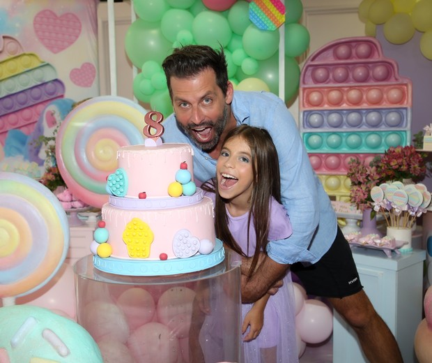 Henri Castelli e a filha, Maria Eduarda (Foto: Marcos Ribas/Brazil News)