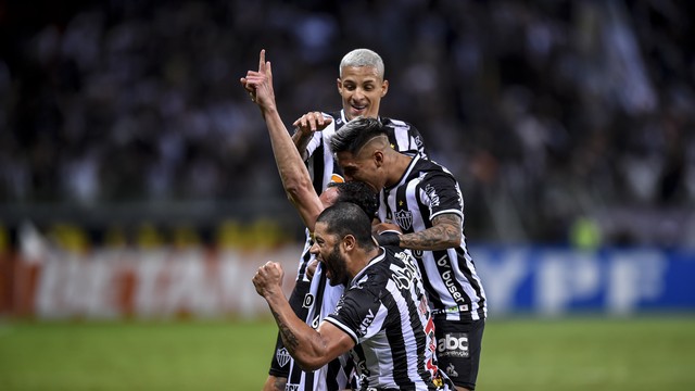 Jogadores do Atlético-MG comemoram um dos gols diante do Fortaleza