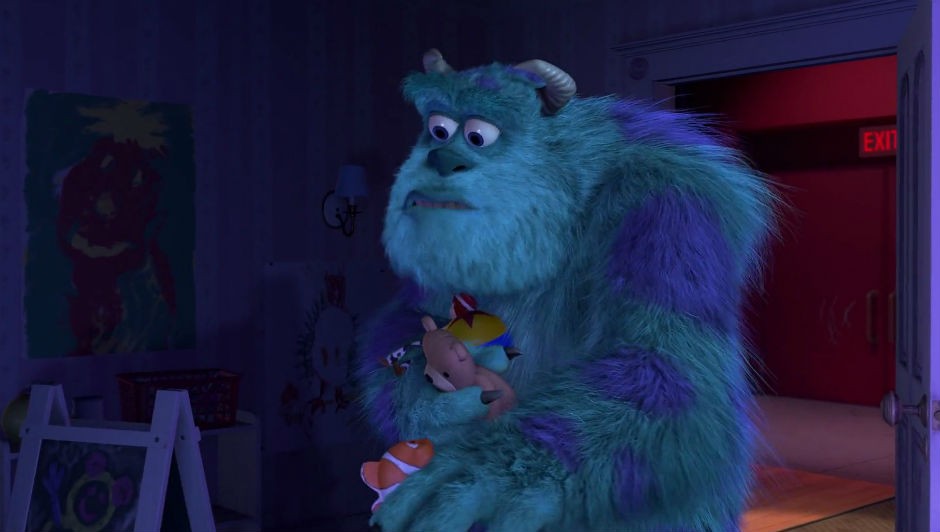 Personagem de "Monstros S.A." segura um ursinho de pelúcia similar a personagem de "Procurando Nemo" (Foto: Reprodução)