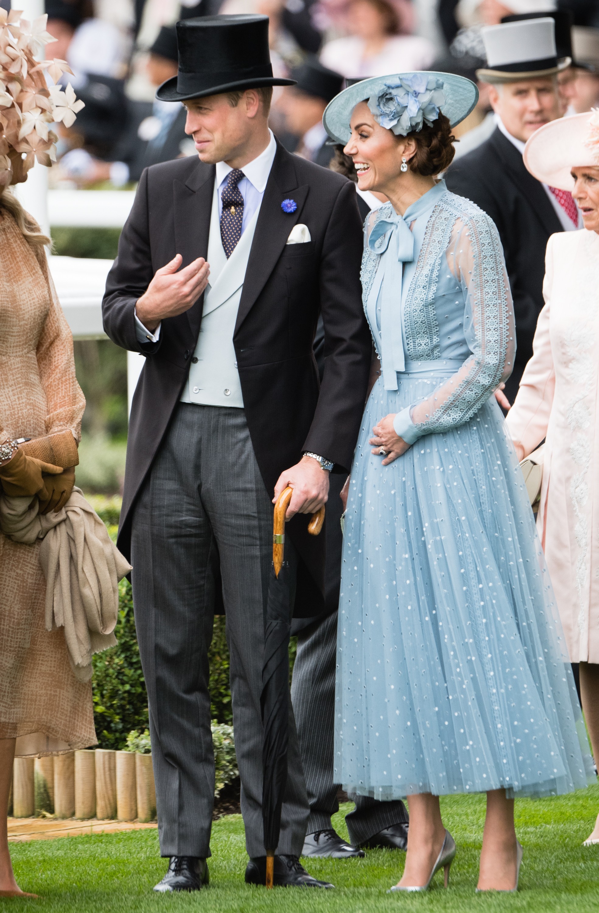 O Príncipe William na companhia da esposa, Kate Middleton, em uma das fotos em que foi levantada a possibilidade dela estar grávida pela quarta vez (Foto: Getty Images)