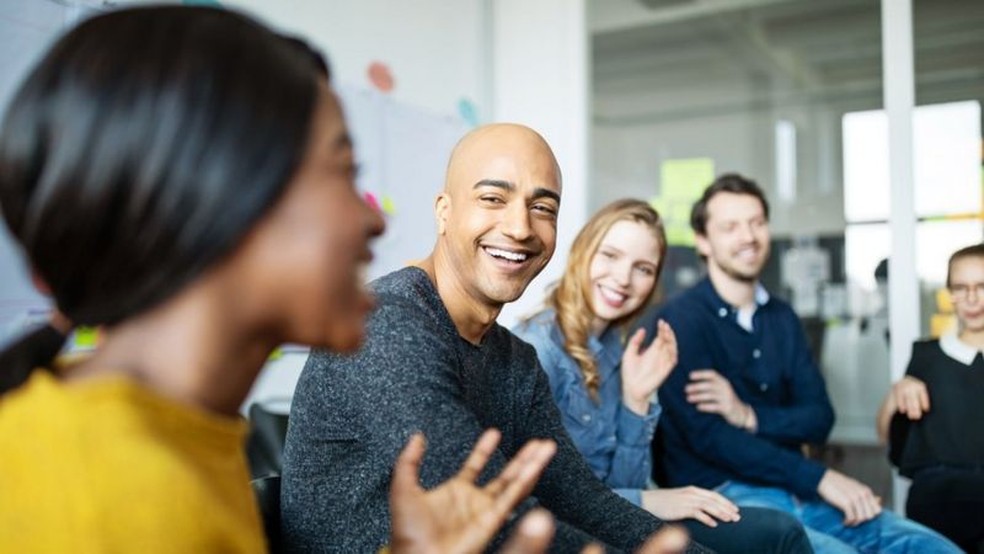 Aprender um novo idioma é uma das atividades mais poderosas para o cérebro — Foto: Getty Images | BBC