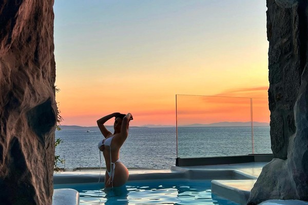 Demi Rose curtindo muito em Mykonos, na Grécia (Foto: Reprodução/Instagram)