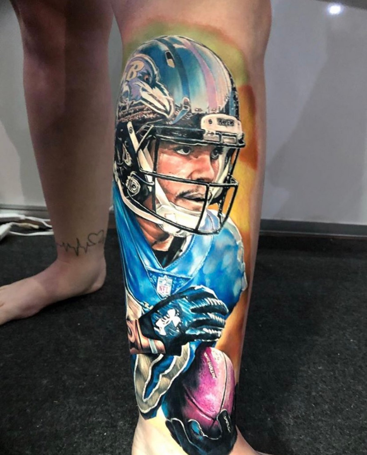 Brasileiro faz tatuagem realista de jogador dos Ravens, e ...