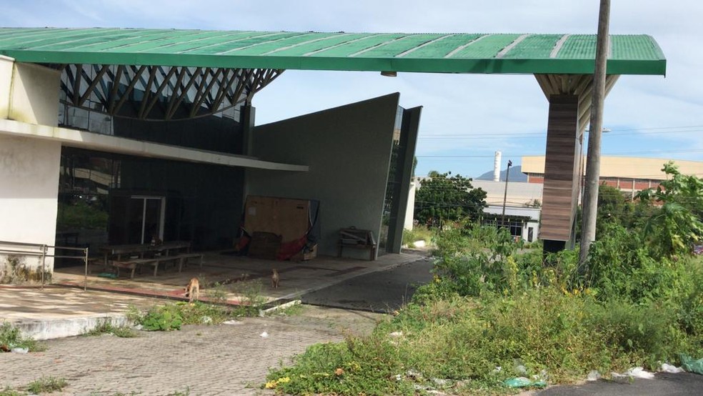 PoliclÃ­nica de MaracanaÃº, no CearÃ¡, segue sem data de inauguraÃ§Ã£o nove anos apÃ³s o inÃ­cio das obras â€” Foto: AnÃ©zia Gomes/SVM