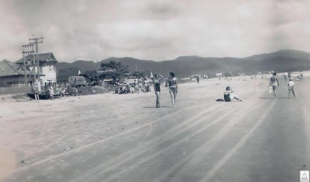 Praia Central de Balneário Camboriú na década de 1940 — Foto: Arquivo Histórico de Balneário Camboriú/Divulgação